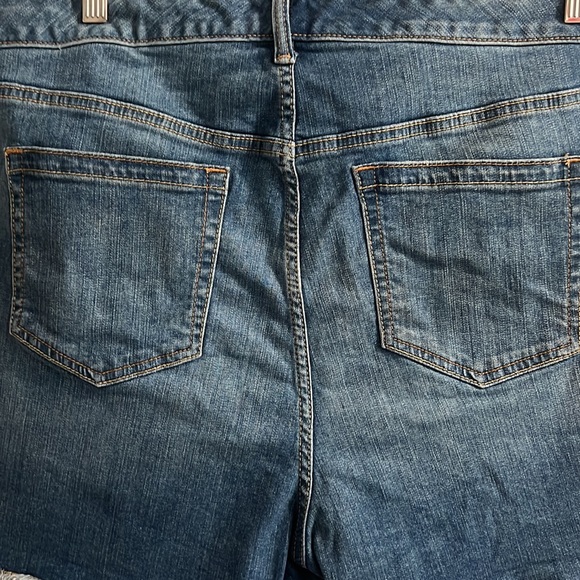 Torrid medium blue denim shorts size 18 - Picture 8 of 8
